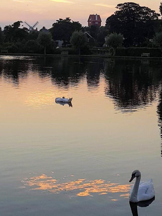 Regatta - A Lakeview Apartment In Thorpeness - Aldeburgh Coastal Cottages Bagian luar foto